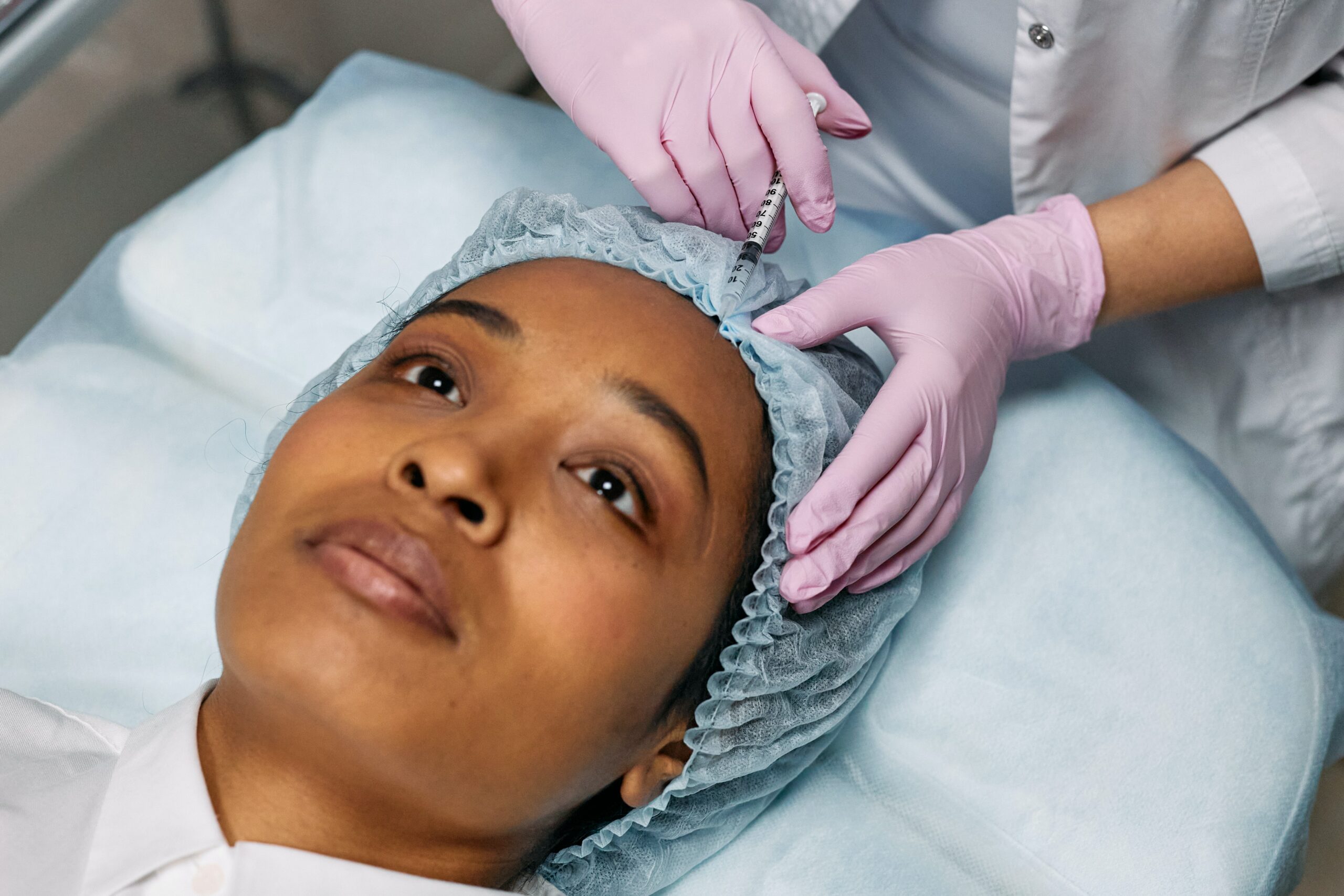 Le Botox pour traiter les migraines 6 pexels cottonbro studio 7581583 scaled
