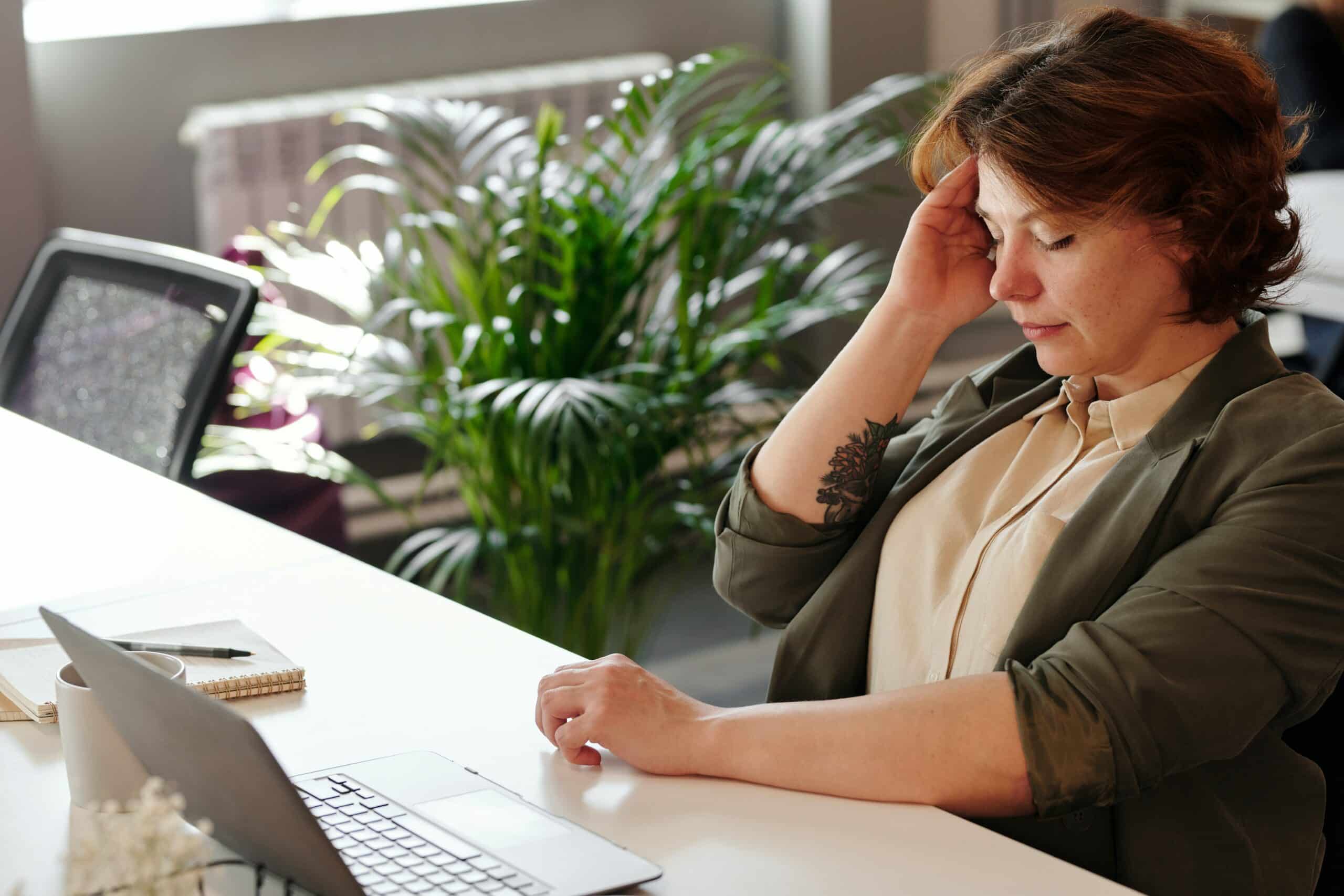 Les causes des céphalées sur le lieu de travail 7 pexels marcus aurelius 4064177 scaled