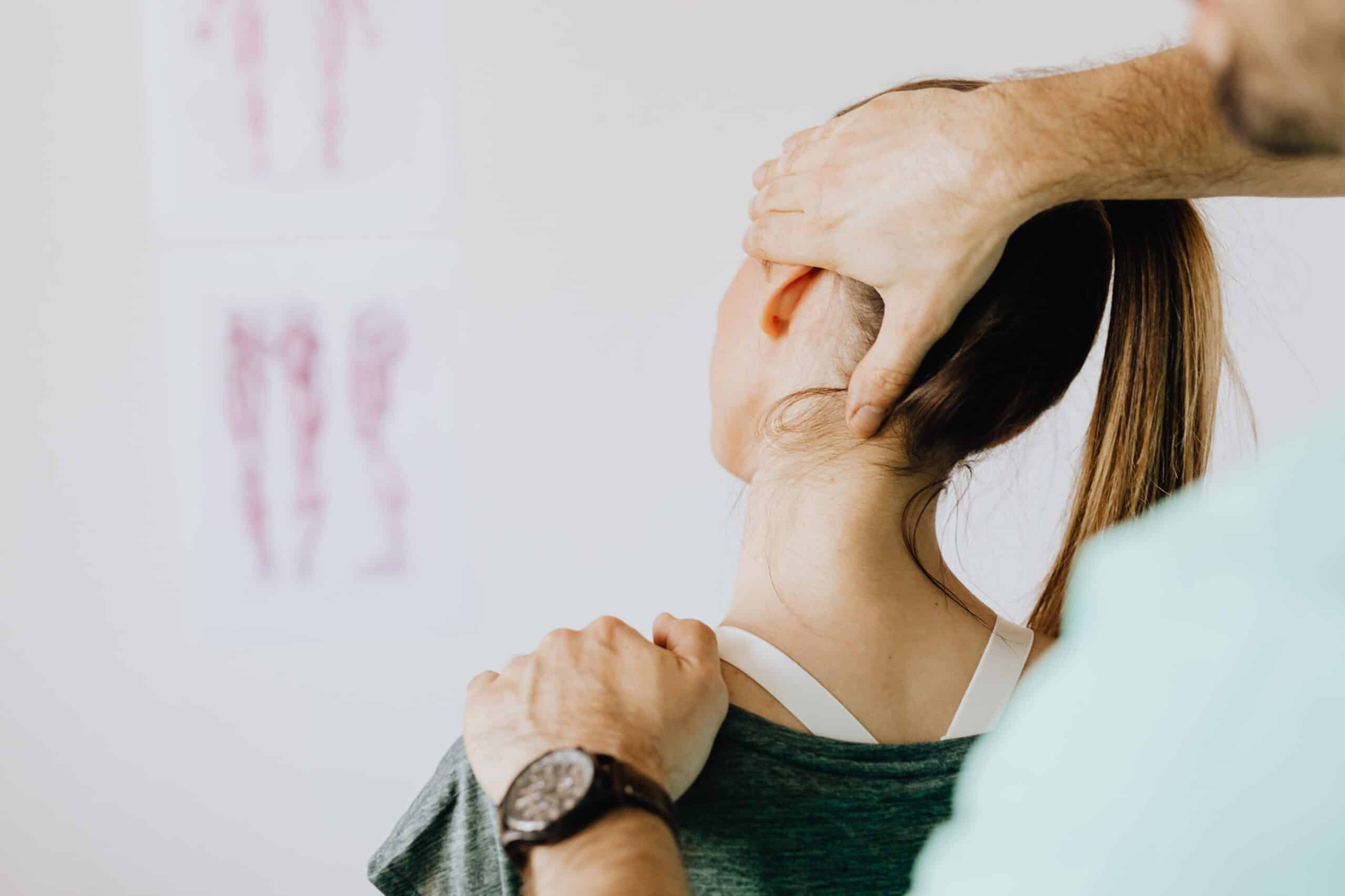 La kinésithérapie pour traiter la migraine 3 pexels karolina grabowska 4506162 scaled