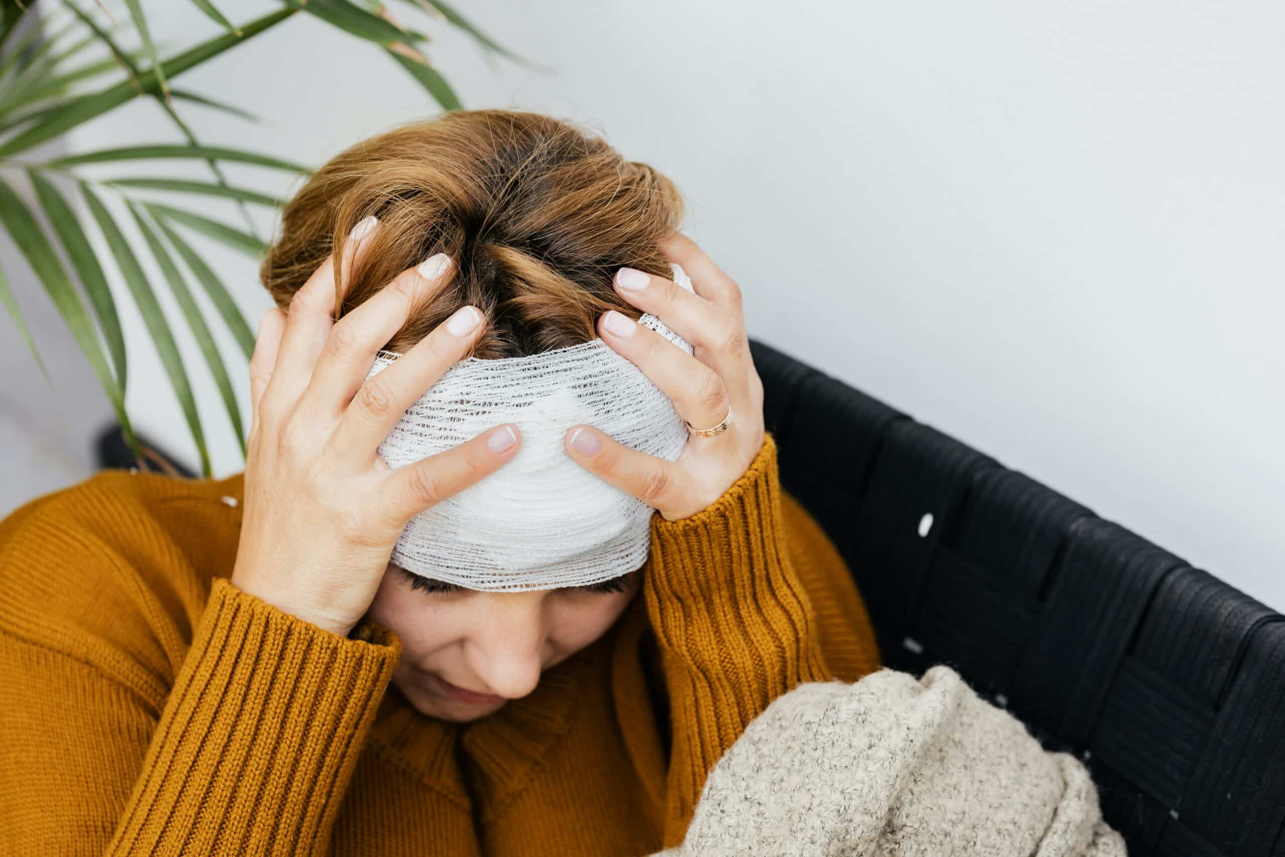 Commotion et migraine : un coup à la tête est-il synonyme de douleurs à vie ? 1 pexels karolina grabowska 5207232 scaled